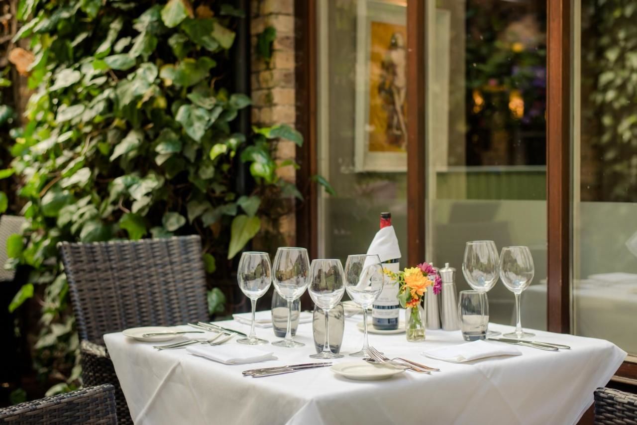 Отель Hotel Isaacs Cork City Корк-24