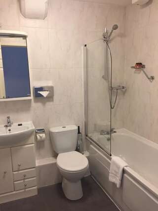 Отель Hotel Isaacs Cork City Корк Классические апартаменты с 2 спальнями-6